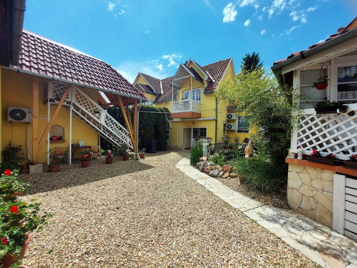 Castello Vendeg Es Apartmanhaz Eger Exteriér fotografie